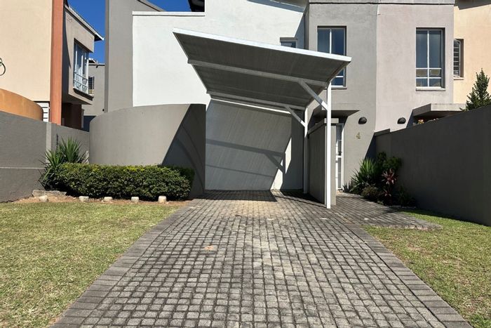 For Sale: 2-Bedroom Townhouse in Nelspruit Ext 37 with garden and parking.