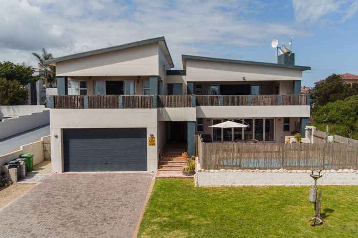 Myburgh Park House For Sale: 5 en-suite bedrooms, sea views, entertainment areas.