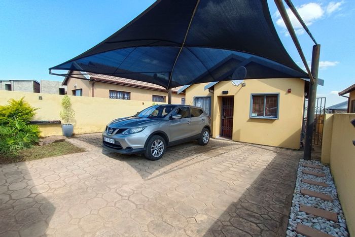 Soshanguve East House For Sale: 2 Bedrooms, Garden, Storage, Covered Parking.