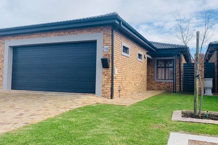3-Bedroom Townhouse To Rent in Burgundy with garden, study, and double garage.