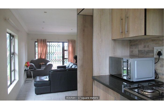 For Sale: House in Strubensvallei with pool, garden, and 3 bedrooms.