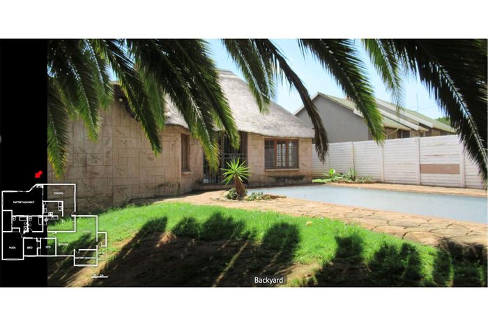For Sale: Greenhills House with garden, lapa, garage, and fiber internet.