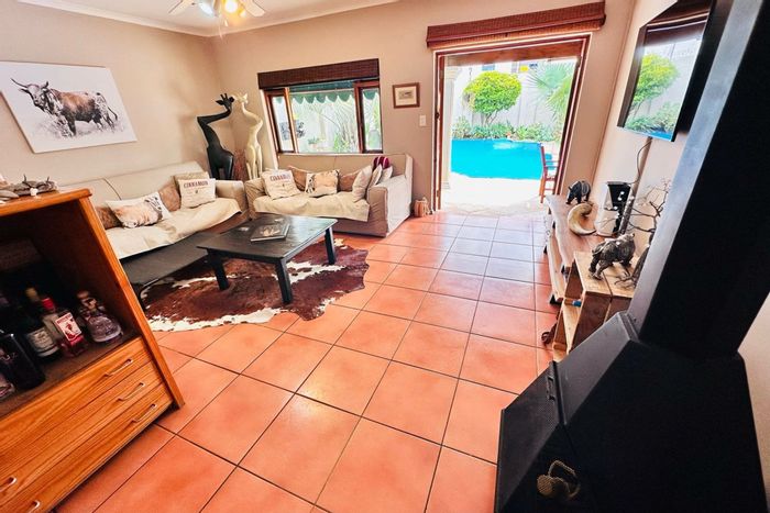 Lonehill Townhouse For Sale: 2 beds, pool, garage, 24-hour security.