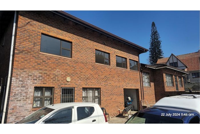 Northdene Apartment To Rent: 2 bedrooms, secure parking, close to schools.