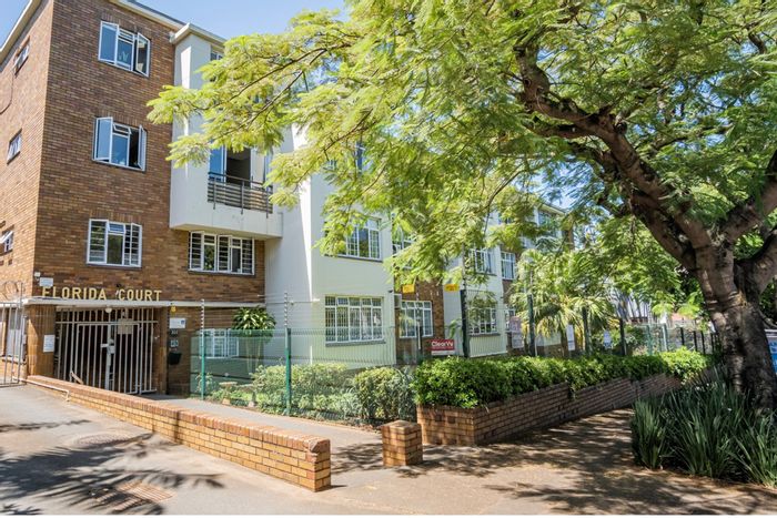 Windermere Apartment To Rent: Pet-friendly, spacious, prepaid electricity, convenient access.