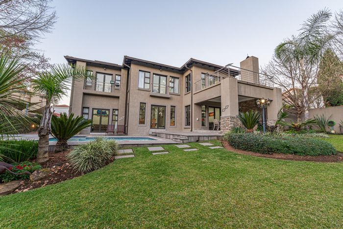 For Sale: Ruimsig House with pool, solar panels, 6 parking spaces, and security.