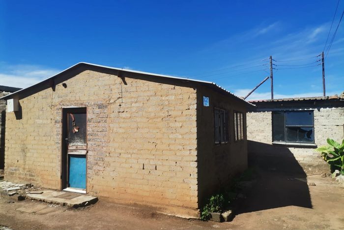 House for Sale in Orange Farm: 2 Bedrooms, 1 Bathroom, 3 Parking Spaces.