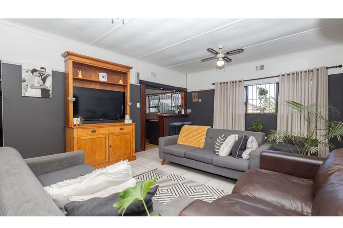 Avondale House For Sale: 5 bedrooms, pool, flatlet, double garage, solar power.