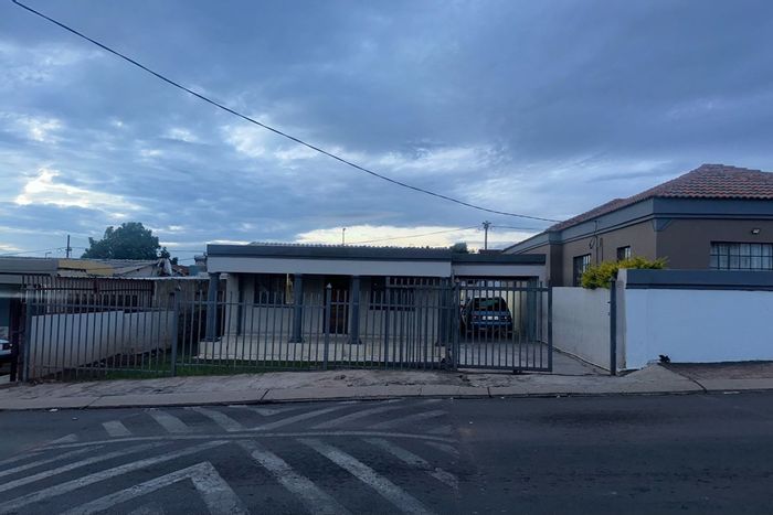 2-Bedroom House To Rent in Atteridgeville with 3 Parking Spaces Available.