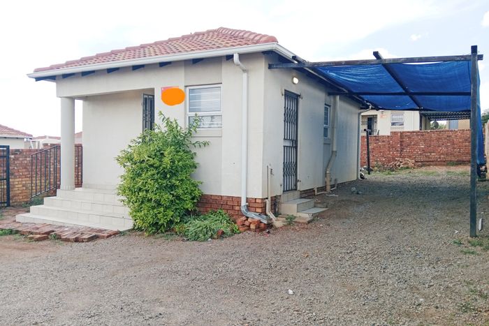2-Bedroom House To Rent in Glenway Estate with secure parking and easy access.