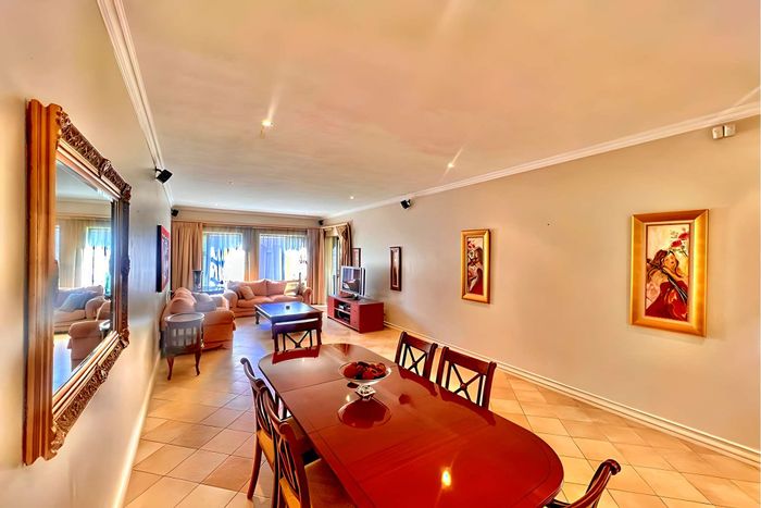 Dunkeld West Apartment To Rent: 2 beds, pool, security, walk to shops.