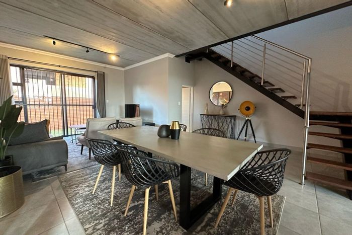Townhouse in Olympus AH To Rent: 3 beds, 2 baths, covered parking, spacious living.