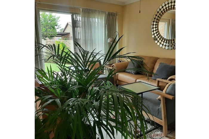 Heuwelsig Estate Townhouse To Rent: 2 beds, private garden, secure living, convenient access.