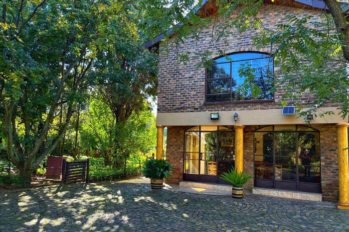 Farm with 2 cottages, solar power, and ample space – Blue Hills AH, For Sale.