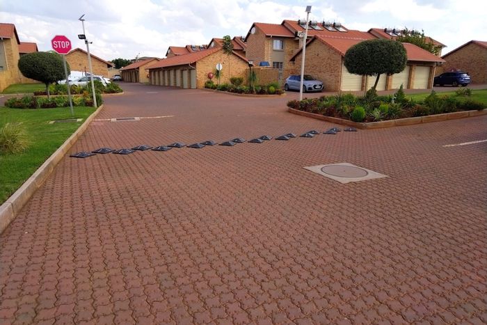 2-Bedroom Apartment To Rent in Monavoni with garage, private yard, and security.