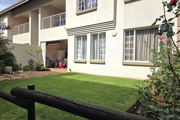 Brentwood Park Townhouse For Sale: Ground floor, 2 beds, pool, secure parking.