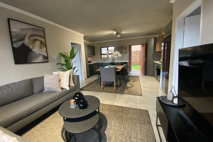 Townhouse To Rent in Boardwalk: 2 beds, eco-friendly features, near amenities.