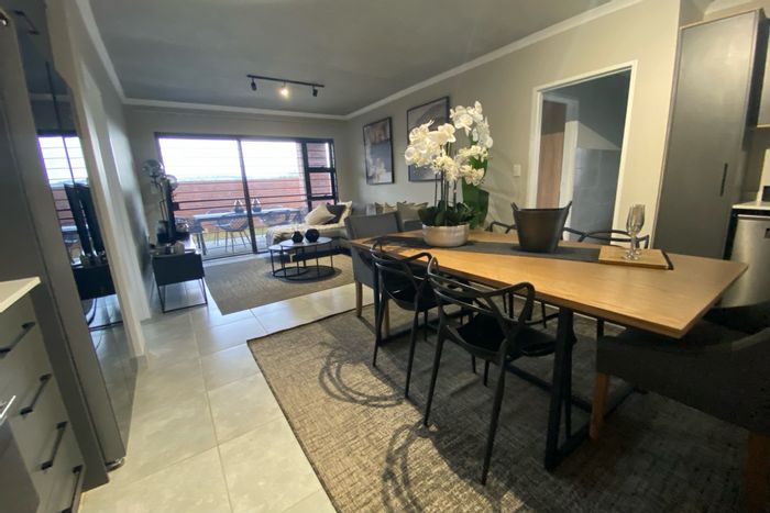 Townhouse To Rent in Boardwalk: 2 beds, en-suites, fiber internet, solar features.