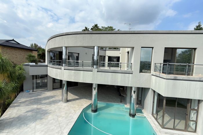 House To Rent in Dainfern Golf Estate: 4 beds, pool, golf course views.