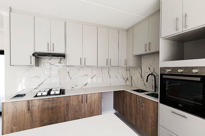 For Sale: Townhouse in Sandown with 3 beds, garden, garage, and pet-friendly.