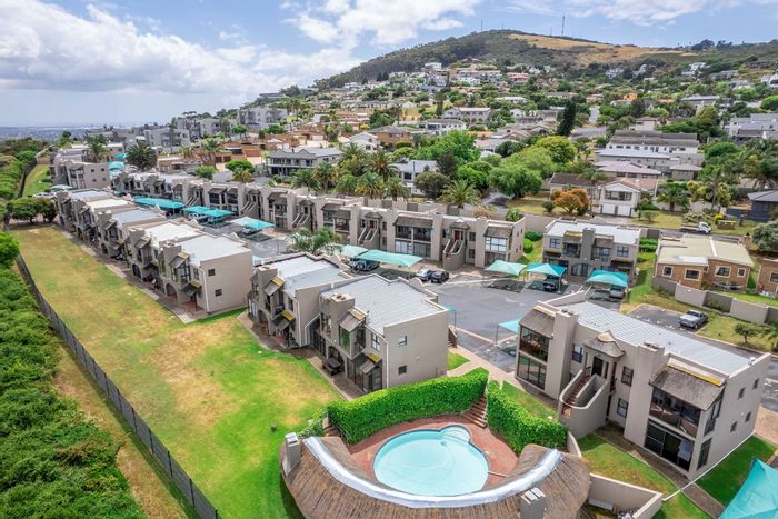Loevenstein Apartment For Sale: 1 Bed, Pool Access, Parking, Close to Amenities.