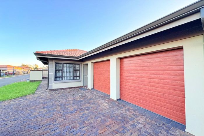 3-Bedroom Townhouse To Rent in Comet with pool, garage, and storage room.