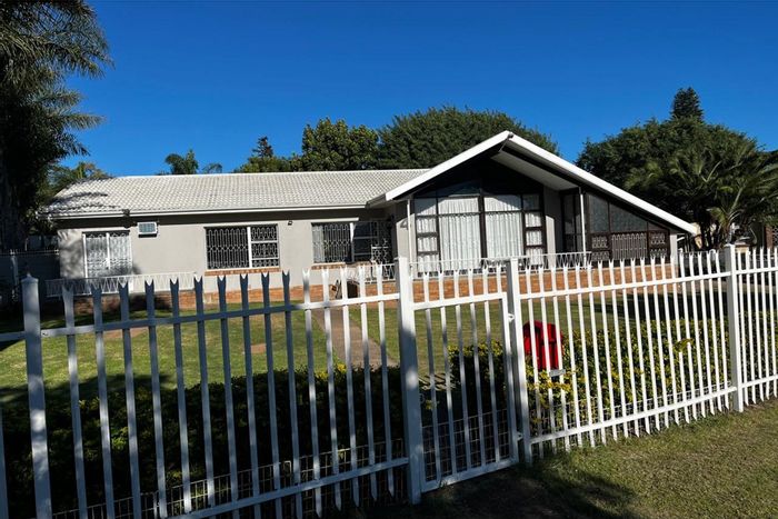 For Sale: Spacious 4-bedroom house in Janssendal with garden, braai pit, and parking.