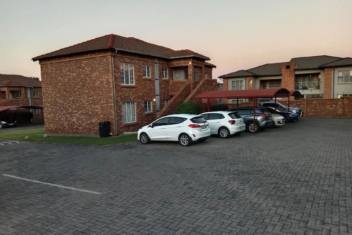 2 Bedroom Apartment in Noordwyk For Sale with Balcony and Covered Parking.