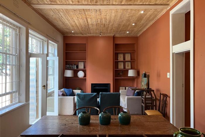 House to Rent in Observatory: 3 bedrooms, courtyard, secure parking, pet-friendly.