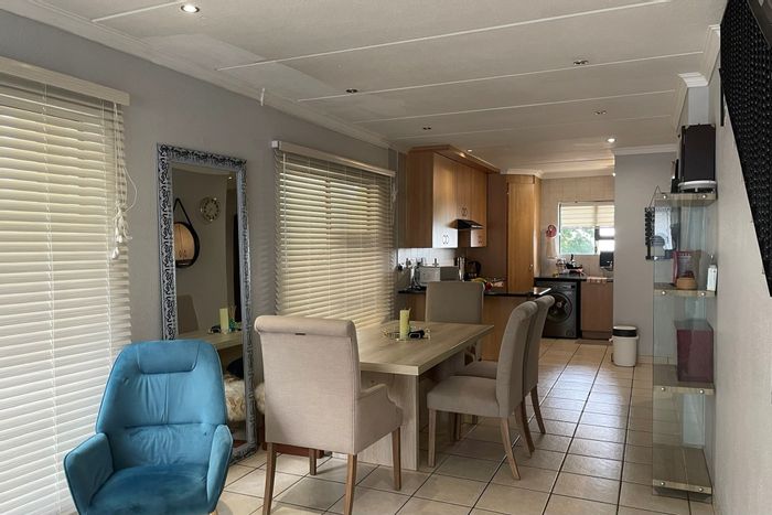 2 Bedroom Apartment For Sale in Little Falls with garage, pool, and lapa.