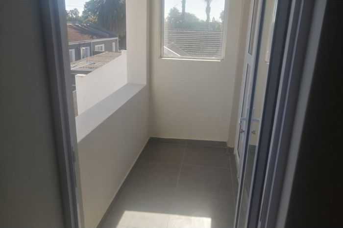 To Rent: 2-Bedroom Apartment in Table View, near beach, with gas stove.