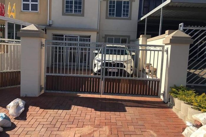 3-Bedroom Townhouse To Rent in Greenbury with parking for 2 cars.