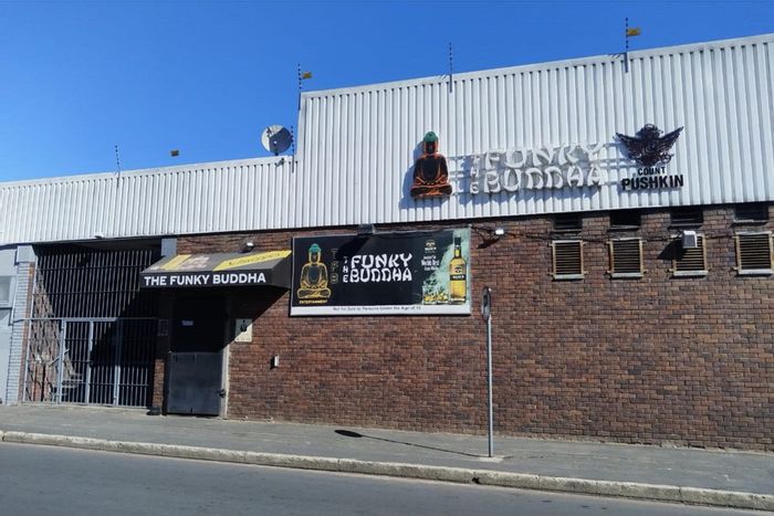 Lemoenkloof Retail For Sale: Two floors, dance floor, VIP section, parking available.