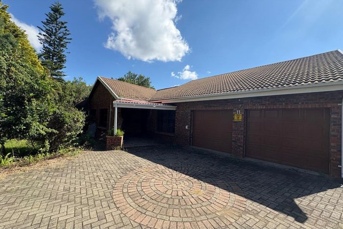 Aviary Hill House For Sale: 4 bedrooms, flatlet, lapa, security features, expansive land.