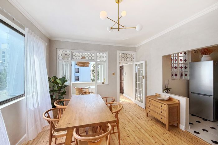 Sea Point Apartment To Rent: 2 Bedrooms, furnished, views, parking, near promenade.