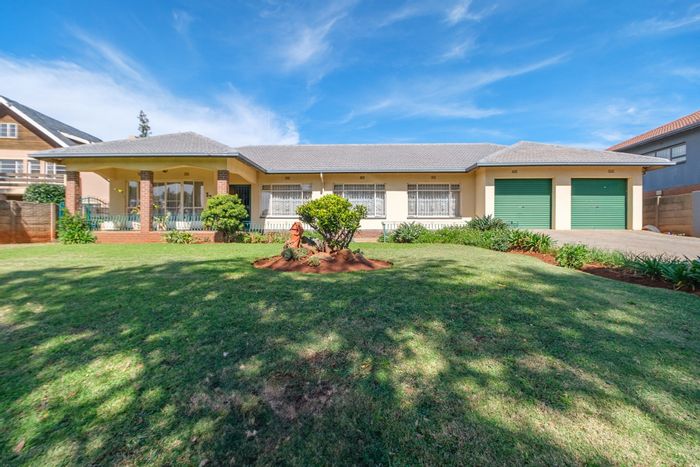 Glenvista House For Sale: 4 bedrooms, study, patio, garden, and braai area.