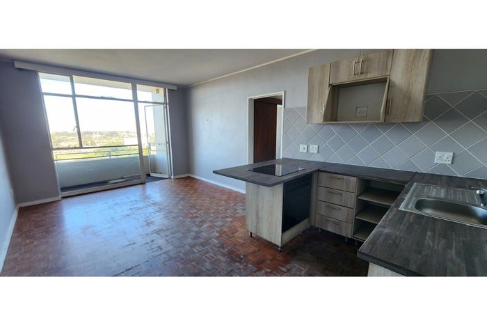 3-Bedroom Apartment in Bellville Central For Sale, Near Transport and Amenities.