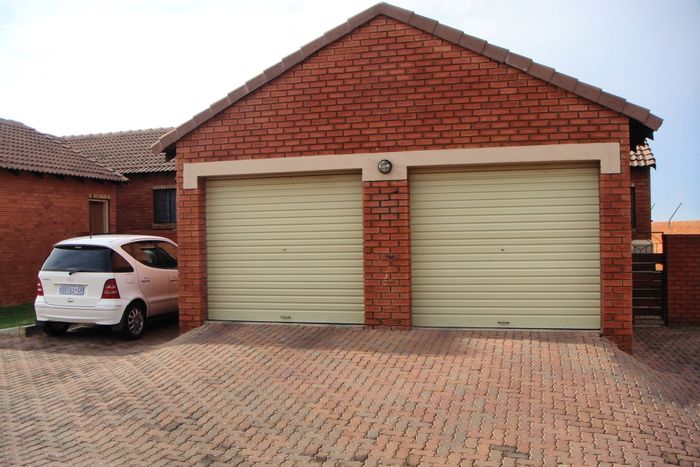 To Rent: 2-Bedroom Townhouse in Moreleta Park with pool, garage, and pet-friendly garden.