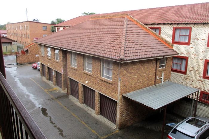 2-Bedroom Apartment For Sale in Kempton Park AH with secure access and garage.
