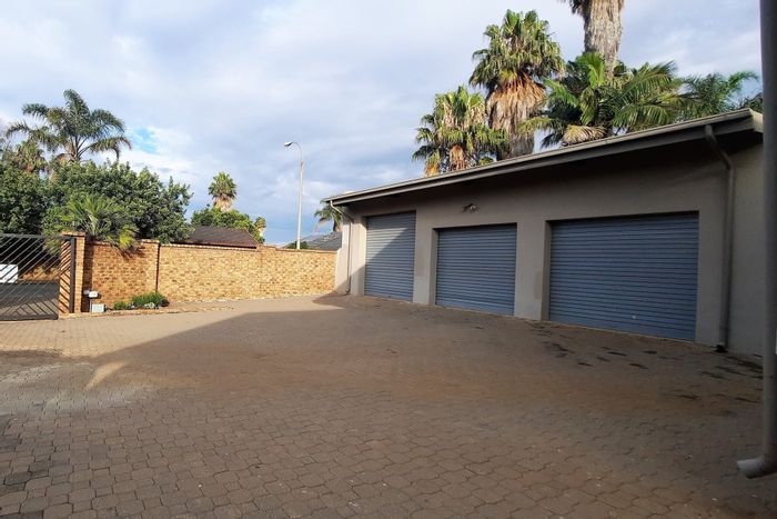 Birchleigh North House For Sale: 3 beds, business rights, offices, security system.