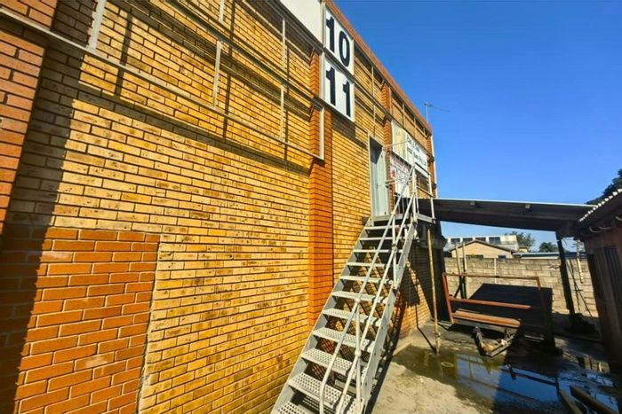 Office to Rent in Alton: 3 offices, 1 toilet, prime location, accessible amenities.