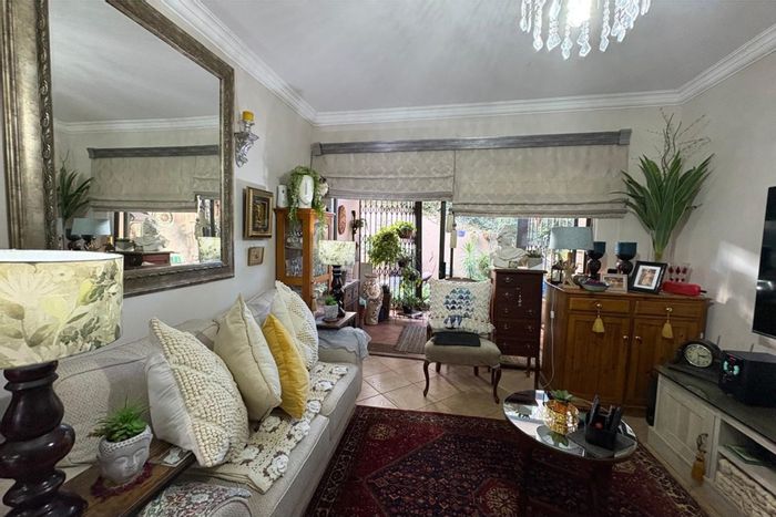 Sunnyridge Apartment For Sale: Ground-floor flat with secure access, garage, and garden.