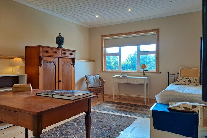 Berry Hill Apartment To Rent: Elevated studio, parking, gardens, laundry, WiFi included.