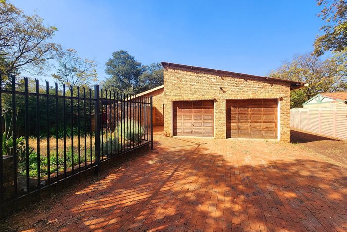 For Sale: Spacious 11-bedroom house with pool, flats, and ample parking in Valhalla.