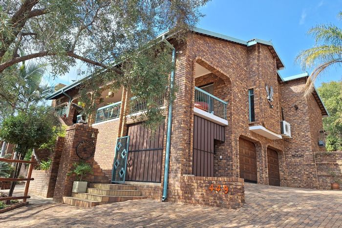 Kranspoort House For Sale: Wildlife views, spacious living, private study, solar system.