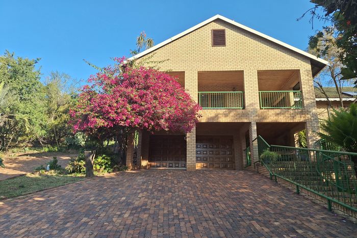 For Sale: House in Kranspoort with 4 bedrooms, game views, and included furniture.