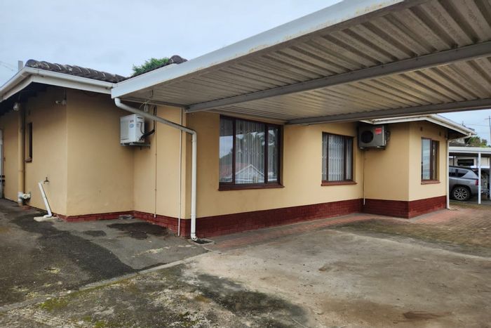 House in Hillary To Rent: Pool, garden, secure parking, close to amenities.