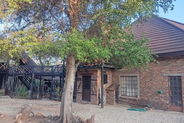 House for Sale in Marloth Park Central: 2 beds, pool, boma, wildlife views.