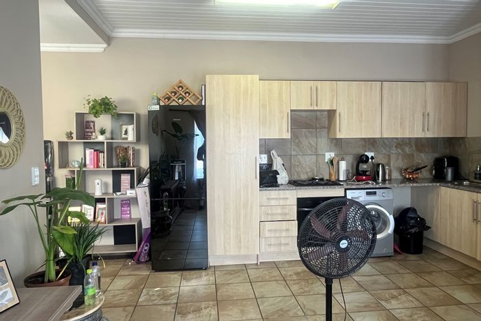 Gateway Manor Apartment For Sale: 1 Bed, secure living, near amenities and transport.