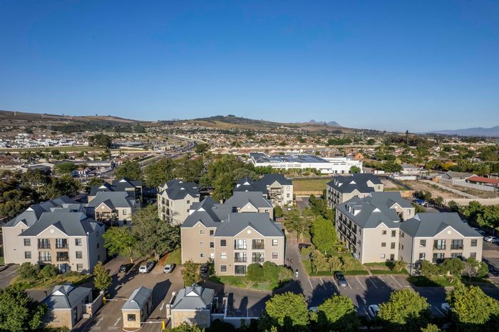 Silver Oaks Apartment For Sale: Ground-floor, garden access, secure parking, rental income potential.